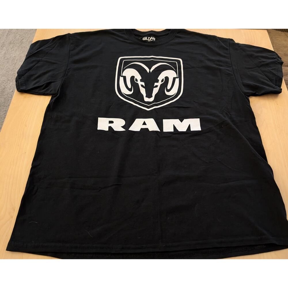 🌼Mens XL Gildan Tee